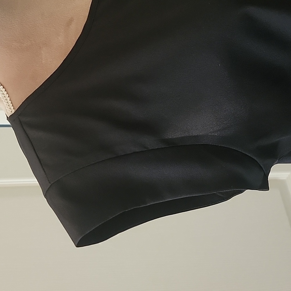 The Limited, Size L Black Short Cap Sleeve Pleated Keyhole Front Top, Euc — image 4 of 6